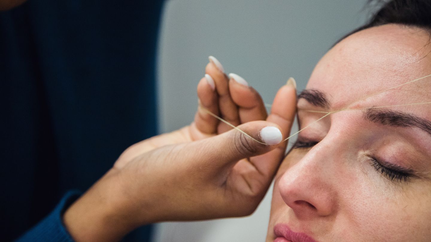 How Long Does It Take to Get Eyebrows Threaded?